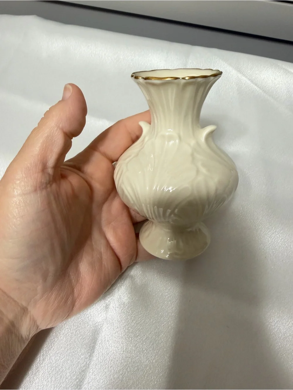 ✨ Vintage Lenox Ivory Porcelain Vase ✨